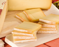 Que risquez-vous en mangeant la croûte du fromage à raclette ?