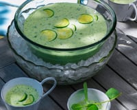 Découvrez la recette rafraîchissante de velouté de courgettes, poivron vert et gingembre de cette cheffe renommée