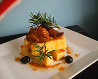 Sauté de Porc aux olives et au romarin accompagné de sa polenta ! Plat familial