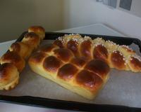 Brioche tressée au sucre. Brioches Nanterre. Petites brioches.