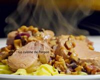 Un plat délicieux avec une viande fondante et puis avec des champignons de notre bois et des oignons du potager !