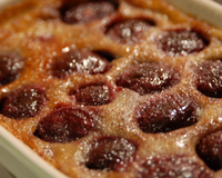 Voici une recette simple revisitée du clafouti traditionnel aux cerises. Un régal à coup sûr !