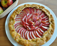 Un côté rustique pour une tarte qui met en valeur les particularités de la Cortland: goût acidulé d'une pomme juteuse (mais le jus est…