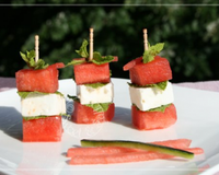 Retrouvez en une bouchée la fraicheur de la pastèque, la douceur de la feta, le tout légèrement parfumé à la menthe ou au basilic.