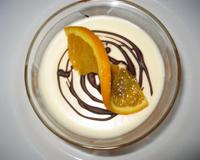 Une mousse blanche onctueuse avec un petit goût d'orange.