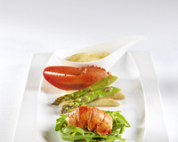 Homard sur lit d'asperges/roquette et sauce citronnée