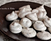 Meringues maison au chocolat râpé