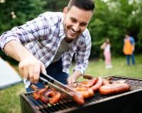 Faut-il piquer ou non les saucisses au barbecue ? Jamy Gourmaud tranche une fois pour toutes la question