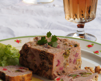 Terrine de chevreuil aux noisettes et vin blanc