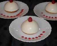 La douceur du chocolat blanc qui cache un coeur léger de framboise.