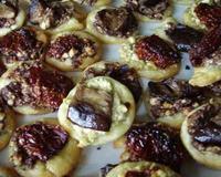 Petits feuilletés à la fêta / tapenade / tomates séchées ou aubergines grillées. Bouchées gourmandes d'apéritif...