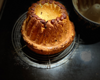 Spécialité alsacienne. Brioche dont la forme est caractéristique.