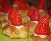 Fleurs feuilletées aux fraises