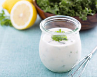 4 alternatives gourmandes à la vinaigrette pour sublimer vos salades et crudités
