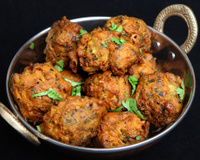 “Voilà de quoi égayer un apéro ! “ : François-Régis Gaudry partage sa recette de pakoras, de délicieux beignets de légumes indiens !