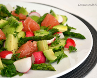 Salade d'asperges, radis et avocat au pamplemousse rose, vinaigrette à l'orange