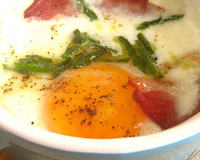 Œufs cocottes aux magrets de canard et pointes d'asperges vertes