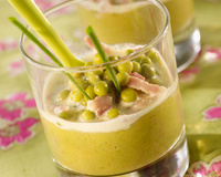 Cappucino de pois entiers à l'esprit de lard fumé