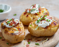 Pommes de terre farcies au Air Fryer : la recette express au comté et bacon pour les soirs de flemme