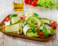 La salade de courgette crue : la bonne idée pour cuisiner ce légume quand il fait chaud