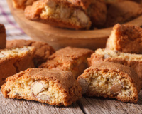 Direction la Toscane avec Julie Andrieu et ses cantucci de Prato, les fameux croquants aux amandes à tomber !