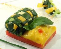 Cette recette remporte la 10ème place du concours Courge jet set !
Courgettes jaunes, vertes, blanches tissent un festival de couleurs chatoyantes comme à Madras. La…