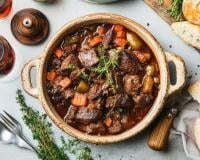 Bœuf bourguignon : combien de temps faut-il faire mijoter ce plat pour obtenir une viande vraiment fondante ?