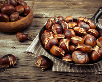 Oubliez le four : cette astuce au micro-ondes cuit vos châtaignes en 5 minutes chrono !