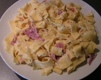 Nouilles plates au jambon cru