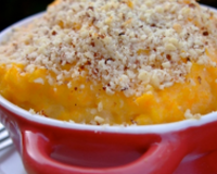 Gratin en mini-cocottes de pommes de terre et butternut aux zestes d'agrumes, chapelure de noisettes