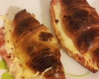 Croissant au jambon sauce béchamel