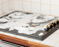 Plaques de cuisson : la technique rapide pour les dégraisser sans effort