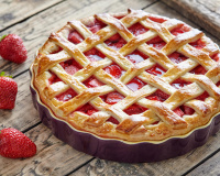 Belle et délicieuse : cette tarte aux fraises quadrillée est un délice de saison ! Voici notre recette
