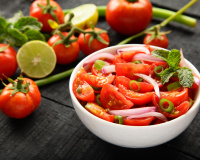 L'erreur que l'on fait tous en jetant l'eau de notre salade de tomates qui vaut pourtant de l'or