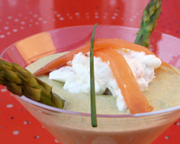 Velouté d'asperges vertes & Chantilly au saumon fumé