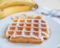 Des gaufres à la banane, sans sucres ajoutés, pour le goûter ou le petit déjeuner.