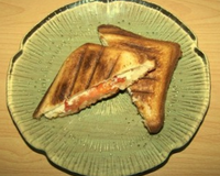 Croques au chèvre, tomate et miel de romarin