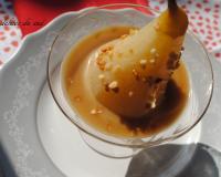 Poires pochées au sirop de cannelle et crème caramel au beurre salé