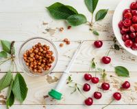 Comment dénoyauter rapidement des cerises avec ou sans dénoyauteur ?