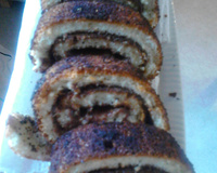 Gâteau roulé fourré à la pâte à tartiner