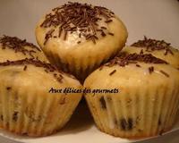 Les muffins sont une gourmandise que j'aime beaucoup mais que je trouve parfois un peu sec. Ceux que je vous présente aujourd'hui sont à base de babeurre et de pépites…