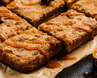 Blondie au sésame noir : le gâteau ultra gourmand à préparer ce week-end