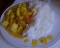 Poulet au curry et à la mangue accompagné de son riz