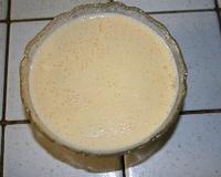 Voici une variante délicieuse de la crème anglaise traditionnelle : il suffit de la parfumer selon votre goût