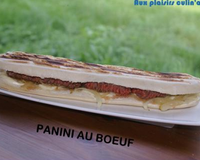 Panini au bœuf et aux oignons