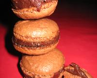 De délicieux macarons au chocolat pour tout les gourmands
