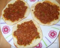 Les turcs ont fait fort avec cette pizza, sa pâte est délicieusement moelleuse et sa garniture de viande hâchée un pur délice. Quand on commence on ne s'arrête plus.