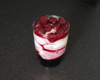 Verrines de fromage blanc aux cerises