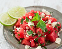 Mieux qu'une salade de tomates : découvrez le secret de la salade de pastèque à la feta, l'entrée la plus désaltérante de l'été