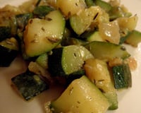 Courgettes sautées à l'huile d'ail et thym